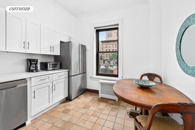 Building Photo - 255 W 108th St