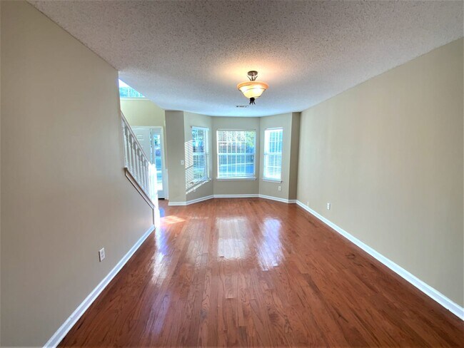 Building Photo - 261 Othello Dr