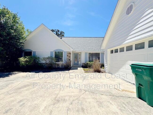 Building Photo - 710 Swan Ln