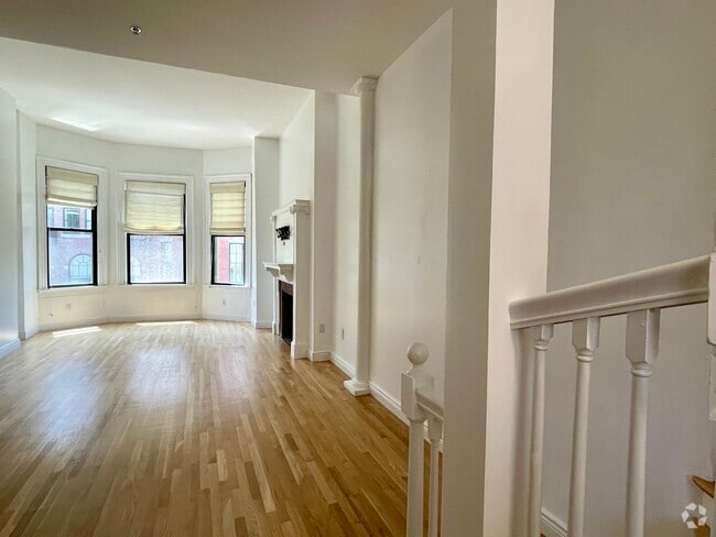 Building Photo - 10 Charlesgate E