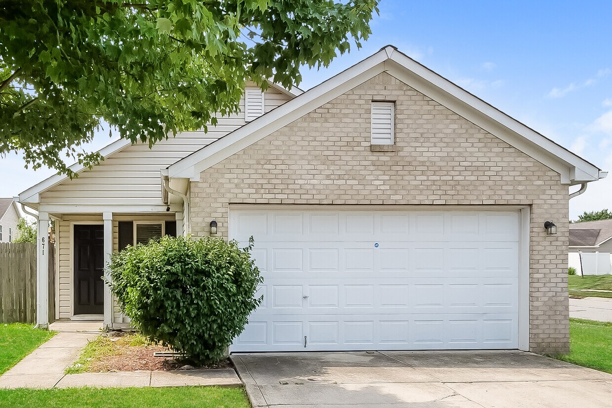 671 Cloverfield Ln, Greenwood, IN 46143 House Rental in Greenwood, IN