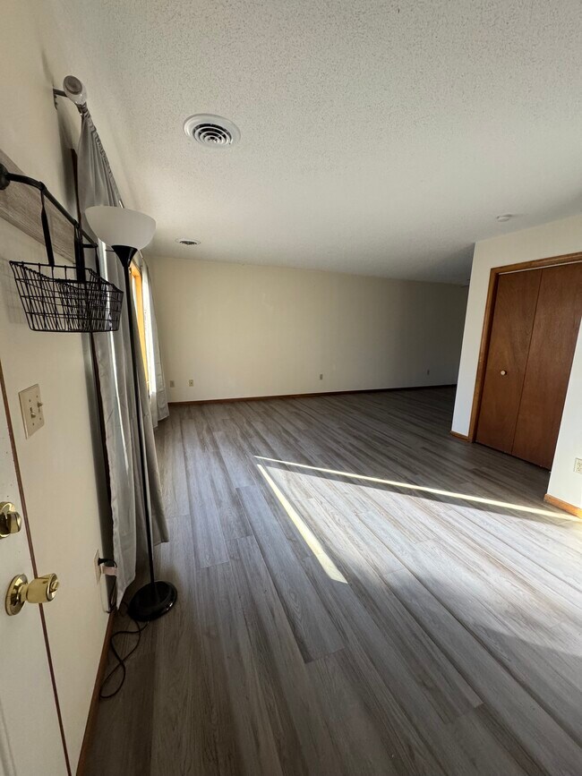 Área de estar - 287 Orrin St