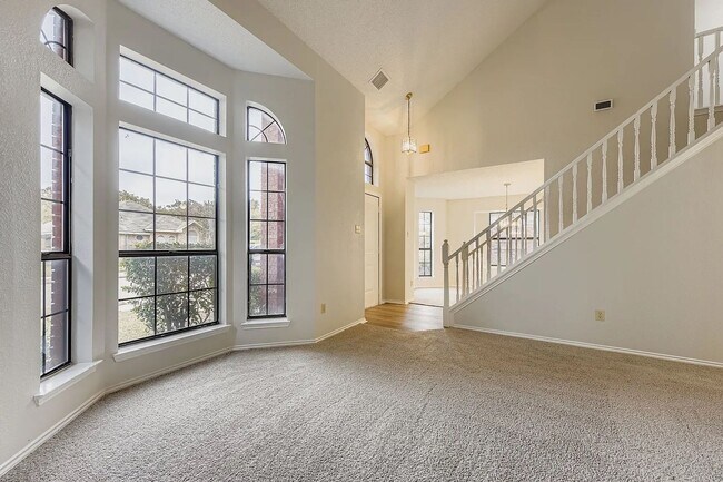 Foto del edificio - 325 Leisure Ln