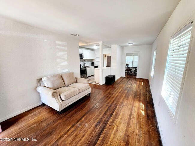 Foto del edificio - 1823 E 25th St