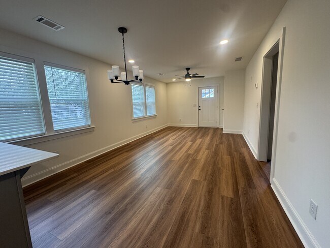 Foto del edificio - 1020 Hodges Ave