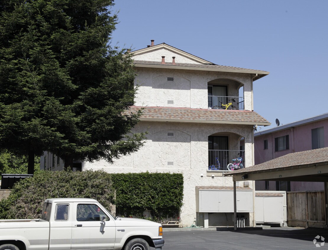 Willow Tree Apartments Apartments in San Leandro, CA