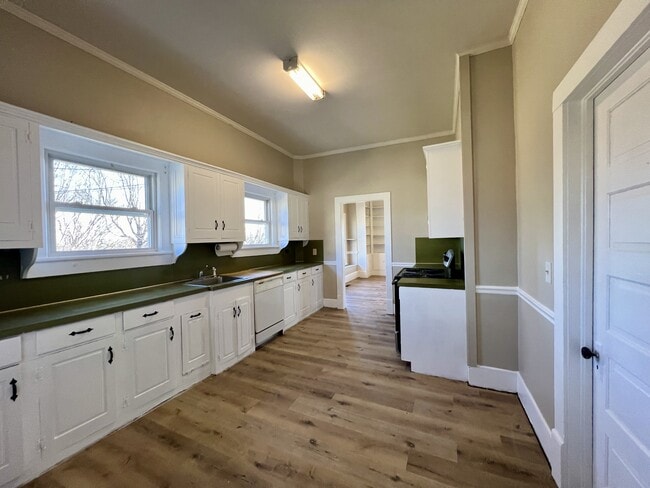 Building Photo - 201 E Cowles St