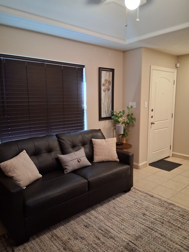 Building Photo - 1802 Upland Dr