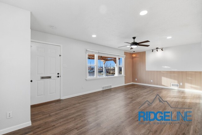 Foto del edificio - Immaculately Cared for Remodeled East End home