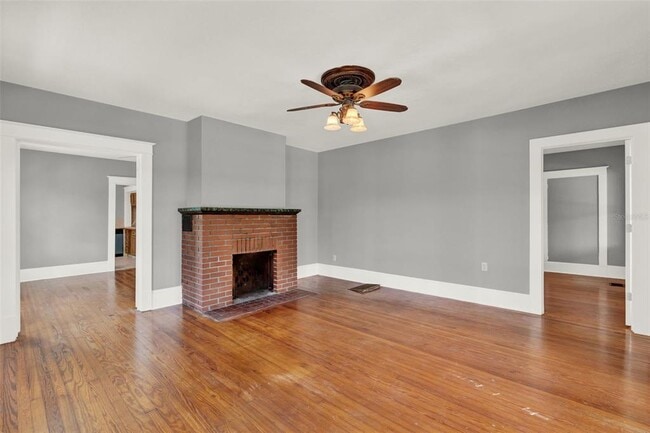 Building Photo - 611 S Grove St