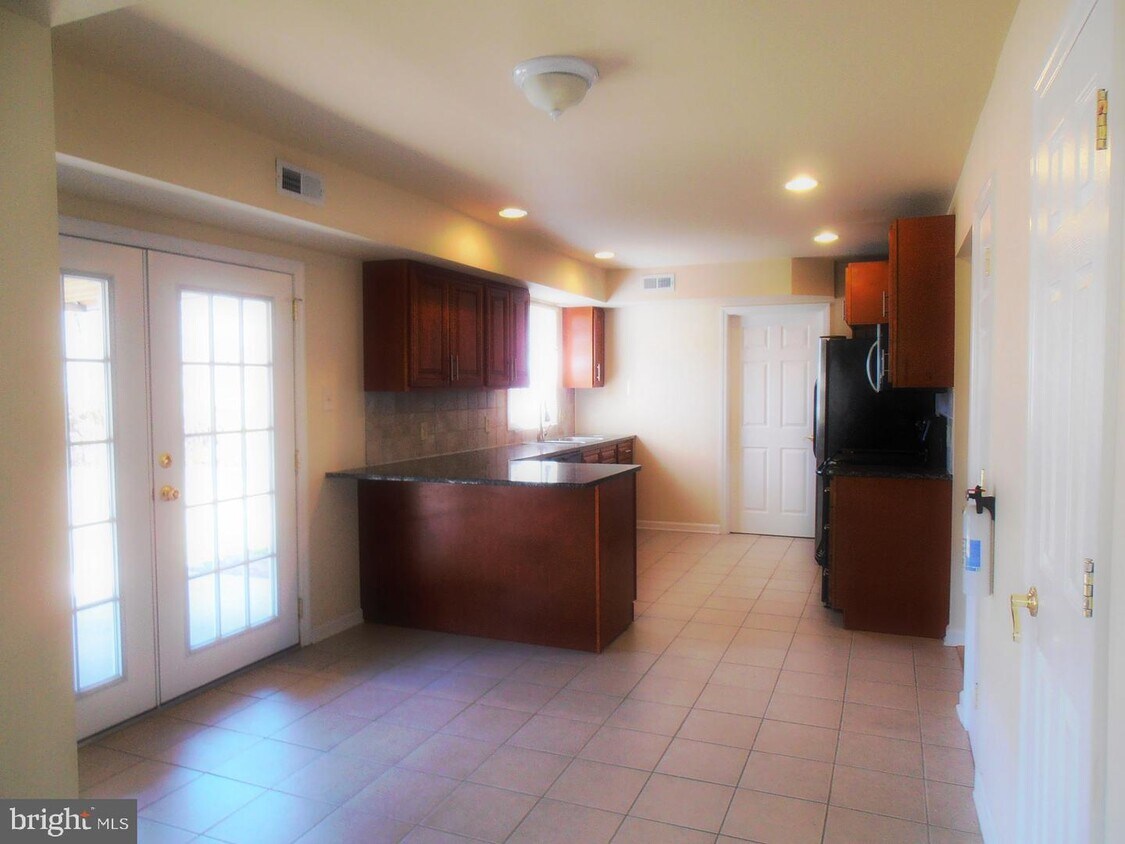 16 Perennial Ln, Willingboro, NJ 08046 House for Rent in Willingboro