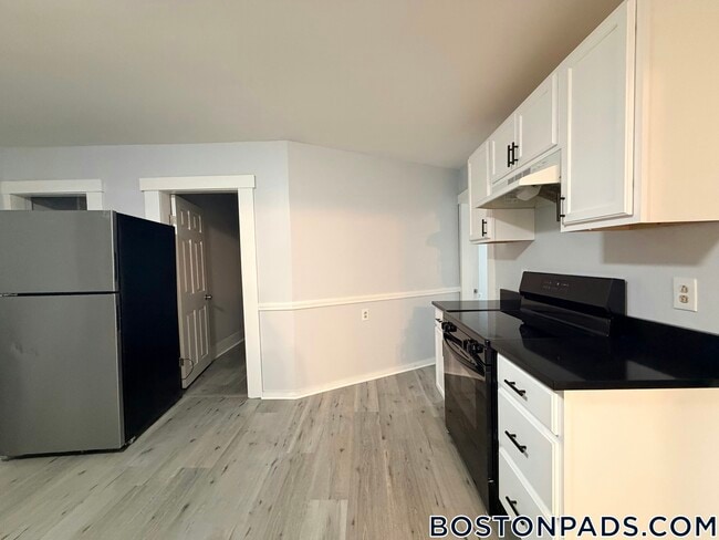 Building Photo - 32 Worcester St