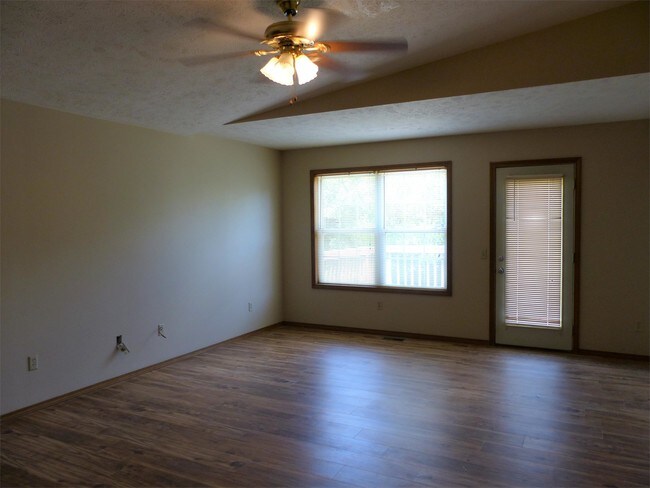 Building Photo - 696 S Curtis