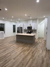 Building Photo - 9005 Comal St