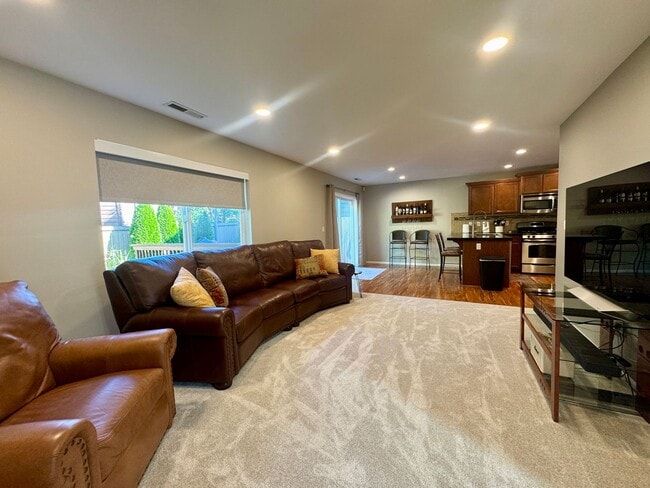 Building Photo - Lake Stevens 3BD Home | A/C, Office, Garage & Fenced Yard