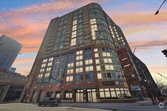 Building Photo - 600 N Kingsbury St