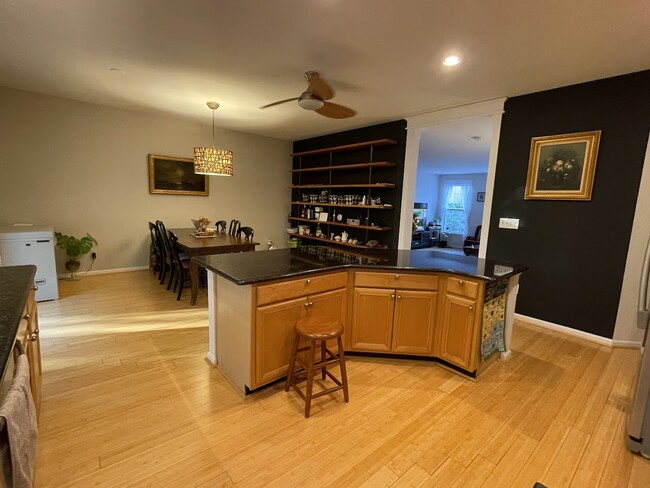 Foto del edificio - 4218 Trumbo Ct