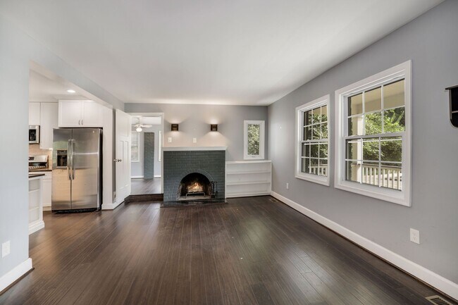 Building Photo - Professionally Managed, 5 Bed 4.5 BA // Si...