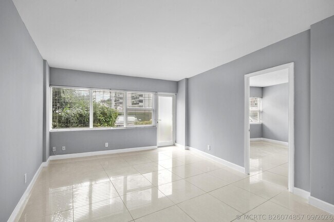 Foto del edificio - 3250 NE 28th St