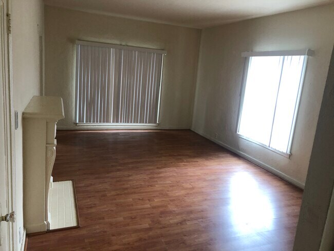 Building Photo - 315 N Sierra Bonita Ave