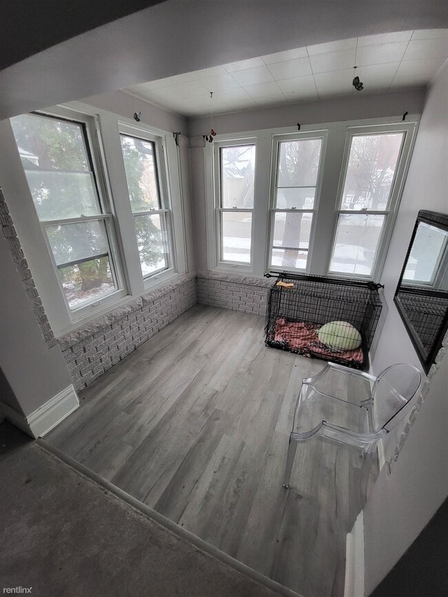 Building Photo - 2 br, 1 bath Triplex - 718 Range St
