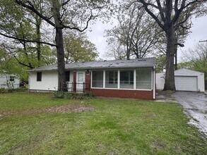 Building Photo - 1110 E Pin Oak Dr