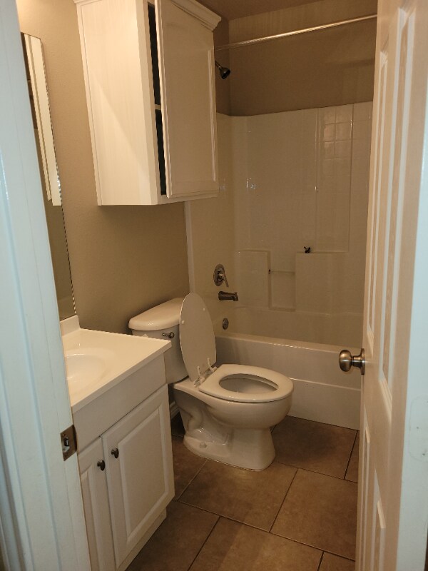 Building Photo - 4002 Carrera Ln
