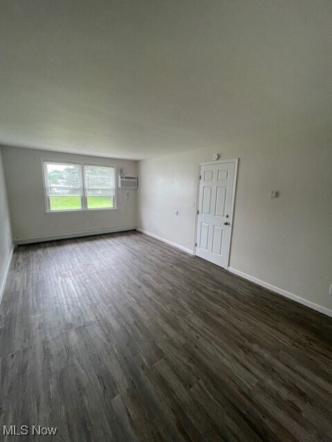 Building Photo - 402 Caroline Ave