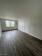 Building Photo - 402 Caroline Ave