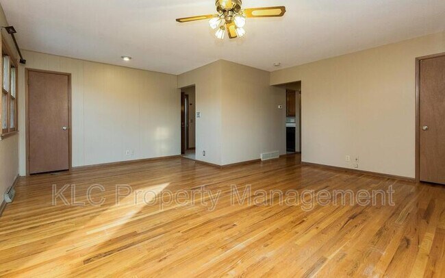 Building Photo - 230 Bel Aire Dr