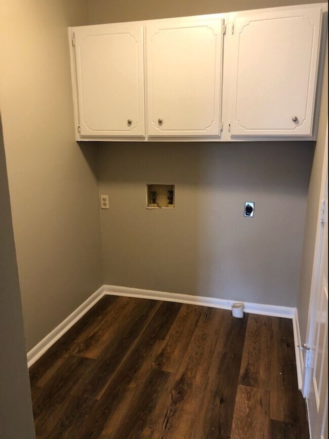 Foto del edificio - 3 Bedroom 1.5 Bathroom with Garage