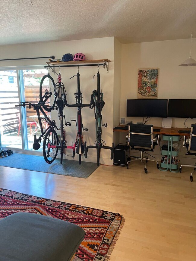 Foto del edificio - Charming 1-bedroom, 1-bathroom Condo in Phinney Ridge.