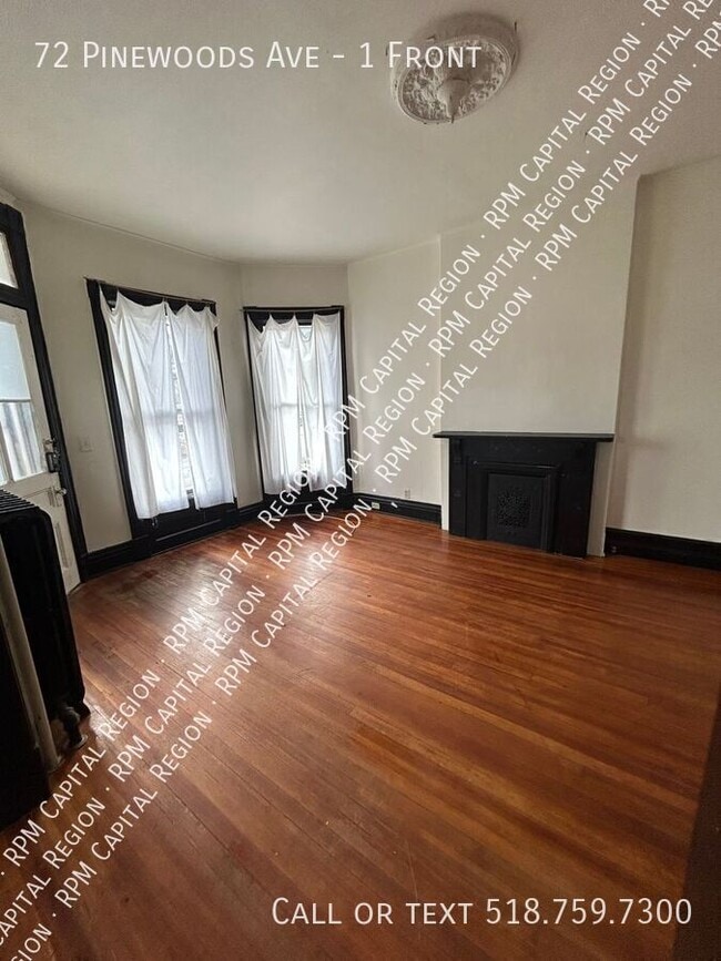 Foto del edificio - 72 Pinewoods Ave