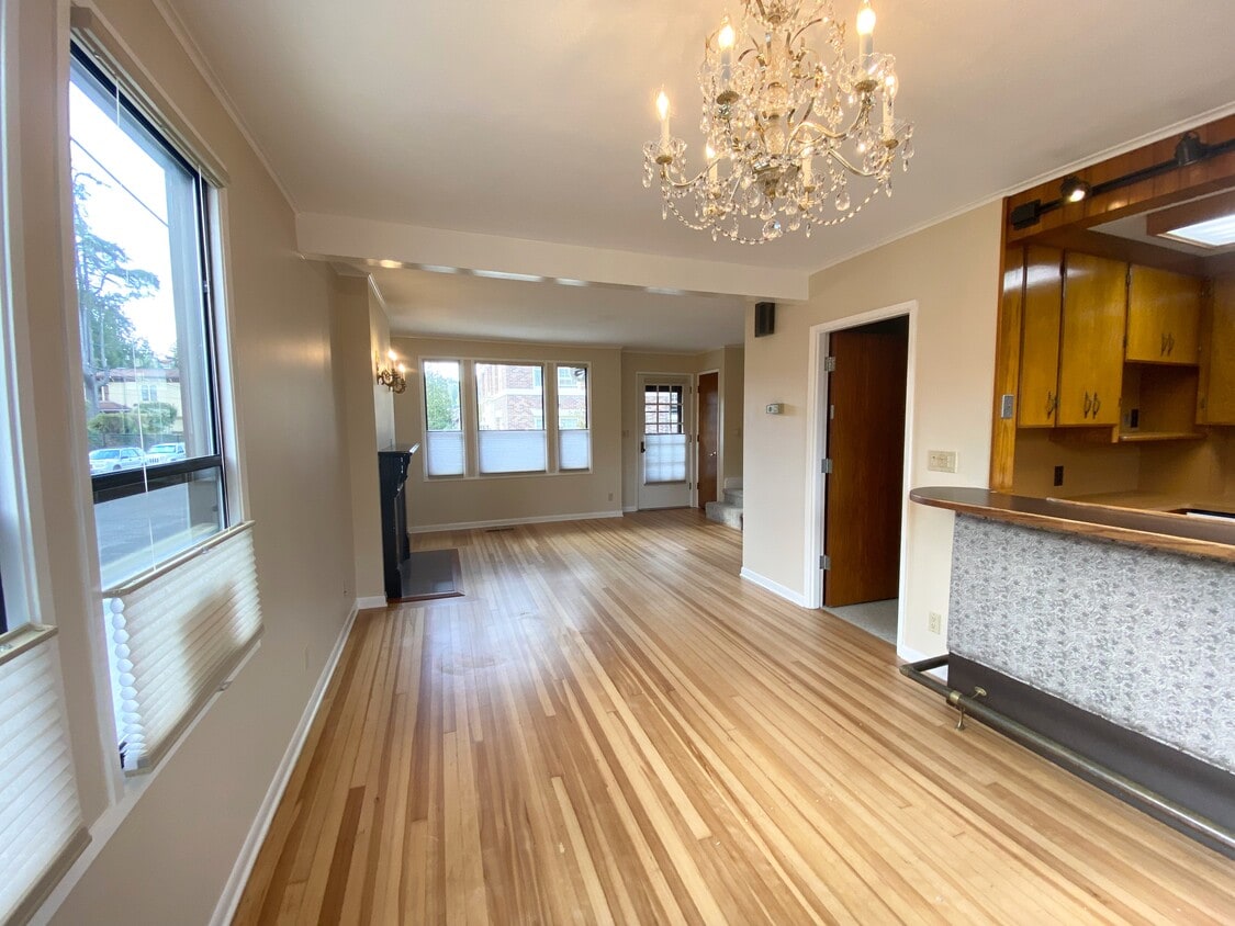 1456 Franklin Ave, Astoria, OR 97103 Townhome Rentals in Astoria OR