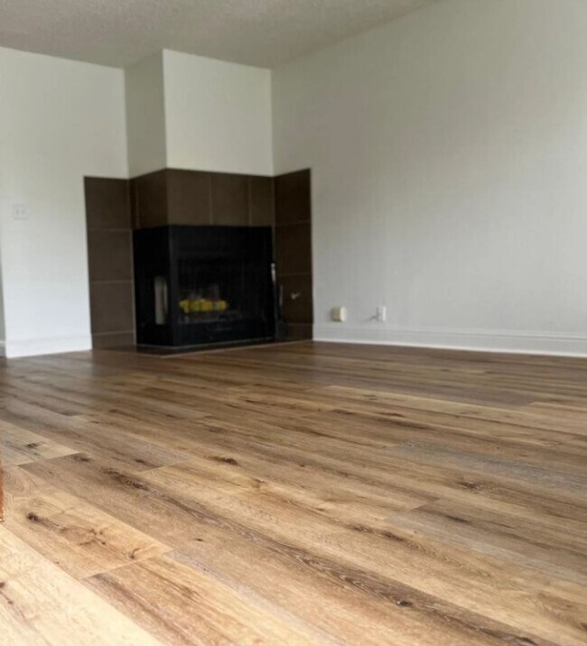 Foto del edificio - Charming 2-Bed, 2.5-Bath Townhouse in Arro...