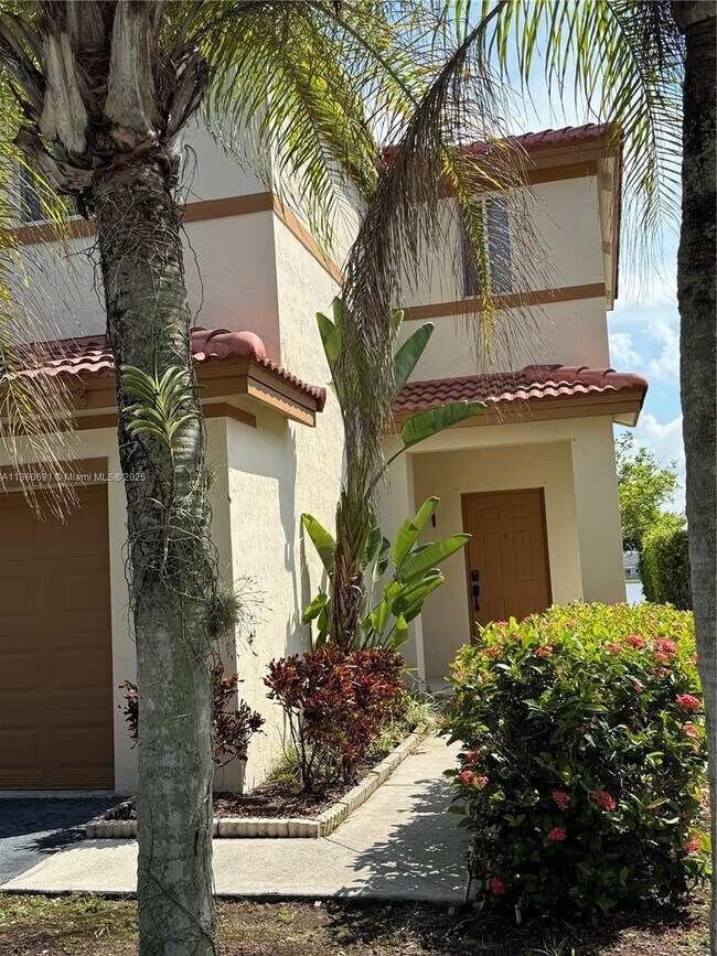 Building Photo - 1421 Presidio Dr