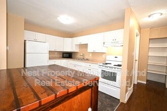 Building Photo - 2428 Oak St