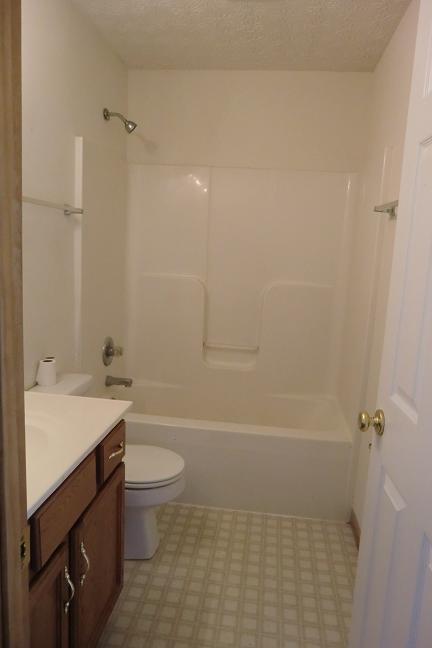 Building Photo - 758 Village Dr