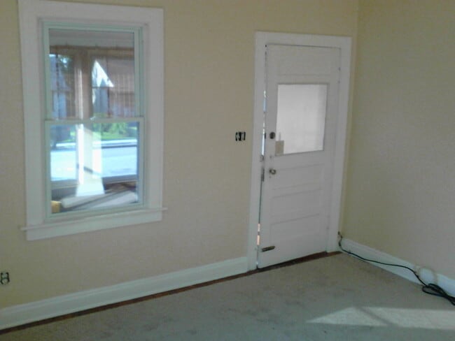 Building Photo - Move in nready home in Hampton VA