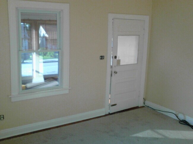Foto del edificio - Move in nready home in Hampton VA