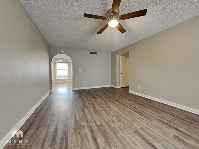 Building Photo - 1801 W Potter Dr