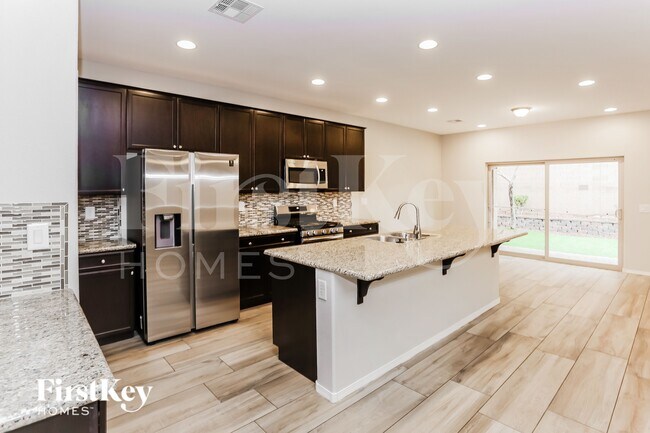 Foto del edificio - 10552 Mt Blackburn Ave