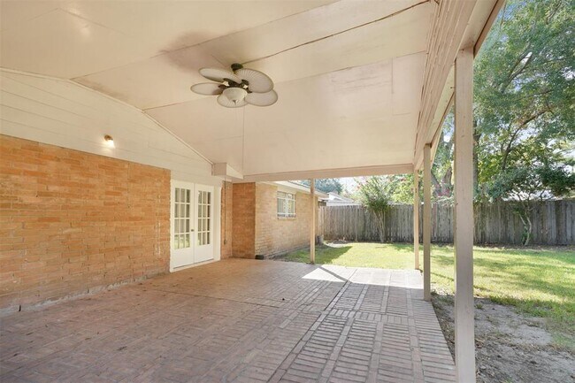 Building Photo - 15123 La Jolla Ln