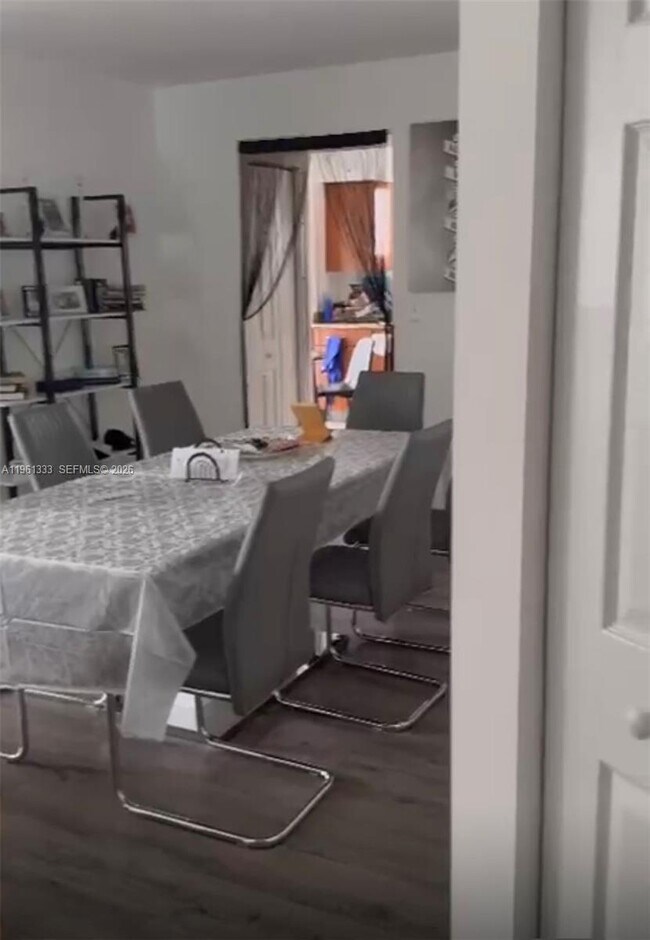 Foto del edificio - 3300 NE 192 St