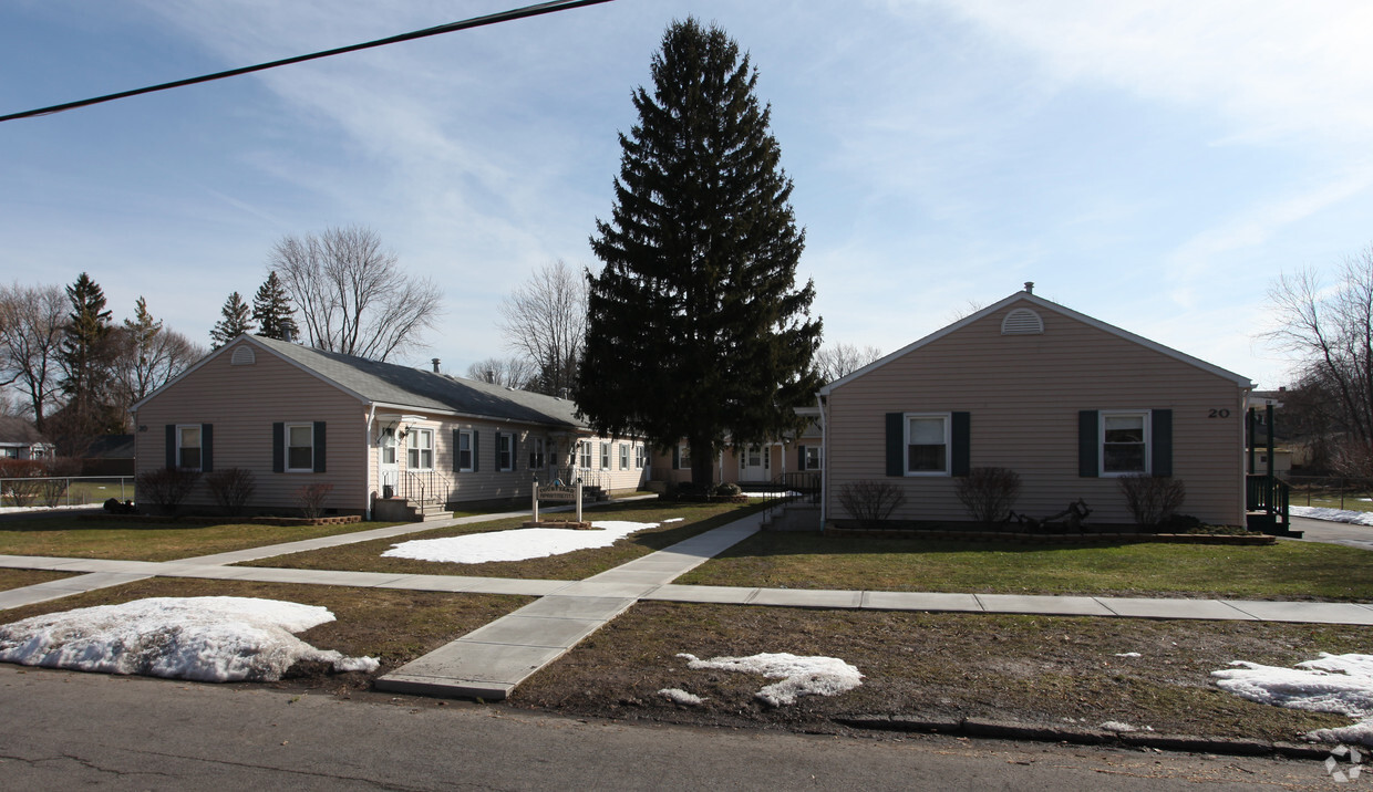 Primary Photo - Courtyard Apartments