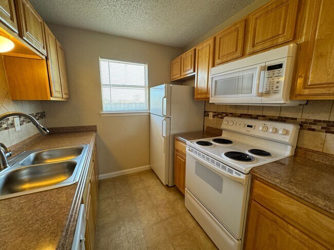 Foto del edificio - Eastgate Ridge Apartments-1015 N Gilmer (U...