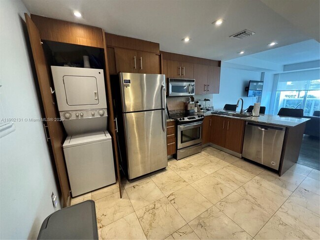 Foto del edificio - 10275 Collins Ave