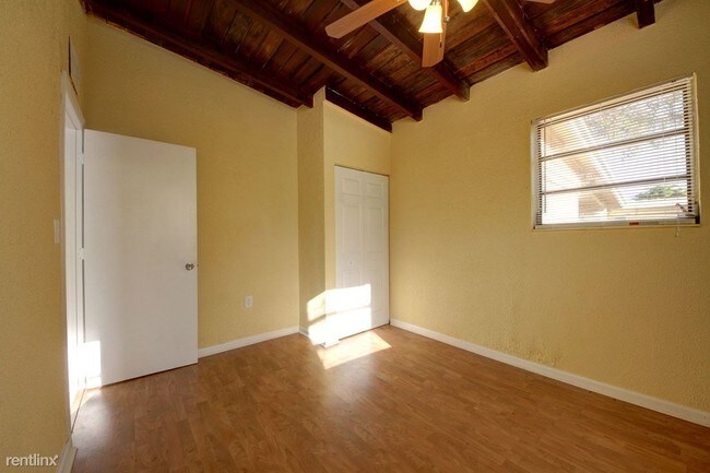 Building Photo - 4610 SW 36th St