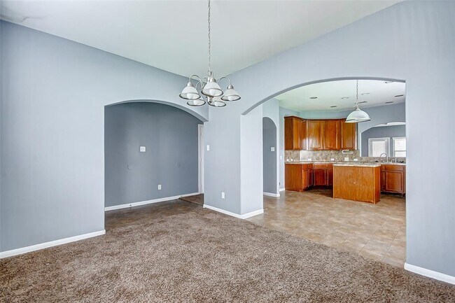 Building Photo - 26 N Golden Oak Dr