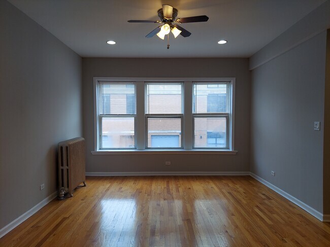 Building Photo - 4810 N Winchester Ave